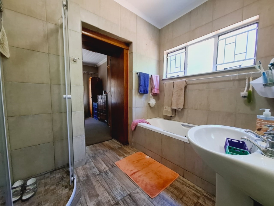 4 Bedroom Property for Sale in Pellissier Free State